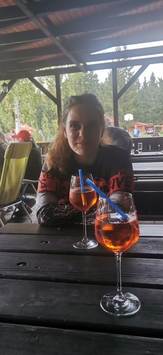 https://www.kempy-chaty.cz/sites/default/files/turistika/23_-_podvecerni_drink.jpg