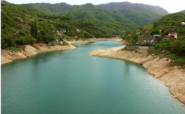 https://www.kempy-chaty.cz/sites/default/files/turistika/4_u_reky_mostar.png