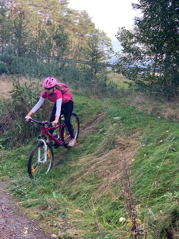 https://www.kempy-chaty.cz/sites/default/files/turistika/8._bikeherat_-_holky_na_kole_600x800.jpg