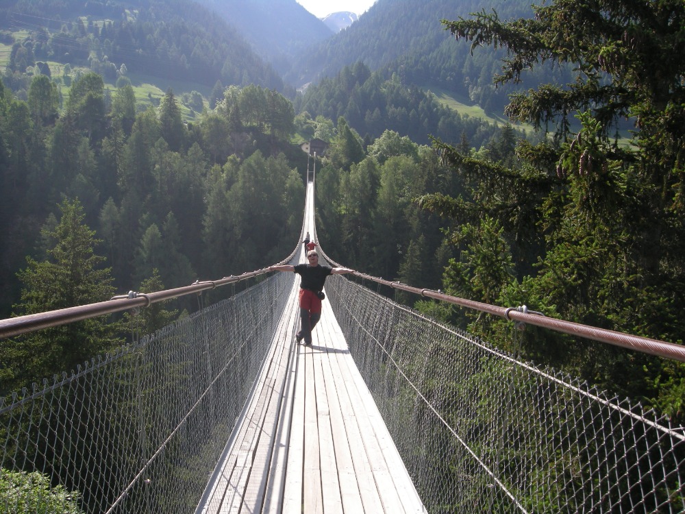https://www.kempy-chaty.cz/sites/default/files/turistika/dscn0409-visuta_lavka.jpg