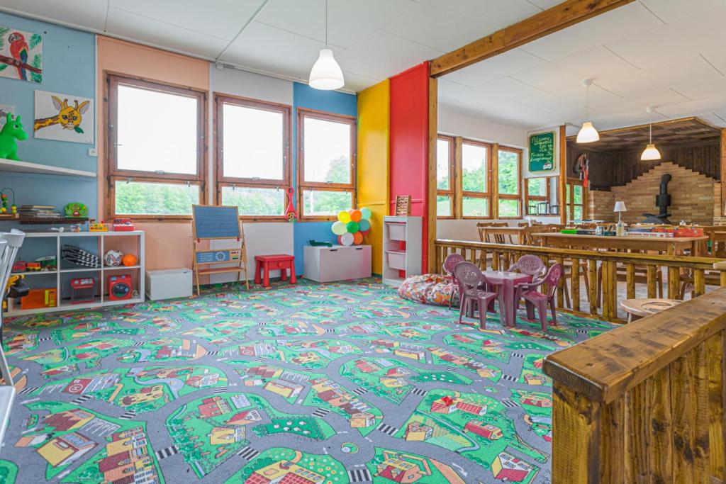 https://www.kempy-chaty.cz/sites/default/files/turistika/kemp_andelska_laguna_restaurace_2.jpg