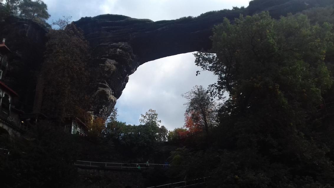 https://www.kempy-chaty.cz/sites/default/files/turistika/pravcicka_brana.jpg