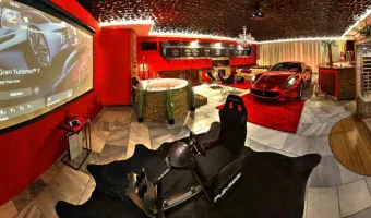 Ferrari přímo v apartmánu