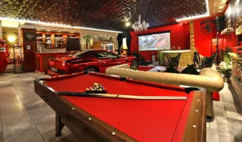 Ferrari přímo v apartmánu