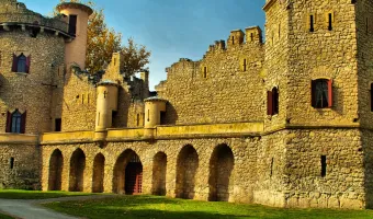 Janův hrad - Rodinný Penzion Trojna s vinným sklípkem