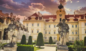 Zámek Valtice - Rodinný Penzion Trojna s vinným sklípkem