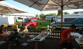Autokemp Mšeno - restaurace