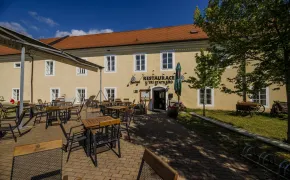 Penzion a restaurace U tří statkářů Dobříš, Střední čechy