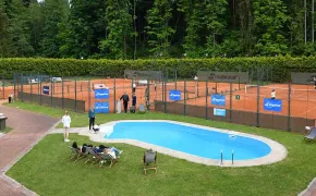 Tenisové hřiště a bazén - Penzion Tenis Centrum Český Krumlov