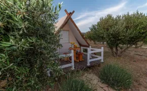 Robinzonski glamping kamp Marta