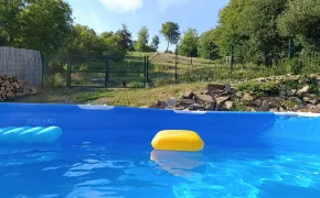 Bazén u chalupy ve Vápenici u Martina, Bílé Karpaty