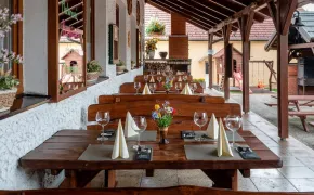Penzion a restaurace U Kapličky - ubytování Malá Hraštice, střední Čechy