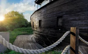 Unikátní domky ve tvaru lodí - Liptovská Mara