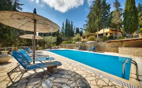 Prázdninový areál Glyfada Beach Villas