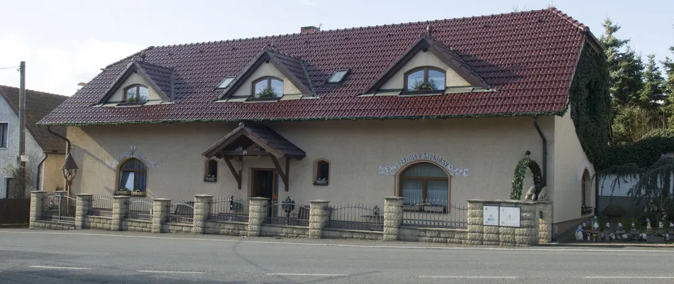 Penzion a restaurace U Kapličky - ubytování Malá Hraštice, střední Čechy