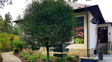 GARDEN Pension & Restaurant - luxusní ubytování a garstronomie Pardubice