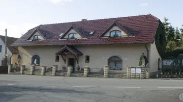 Penzion a restaurace U Kapličky - ubytování Malá Hraštice, střední Čechy