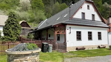 Chaloupka pod hradem Svojanov